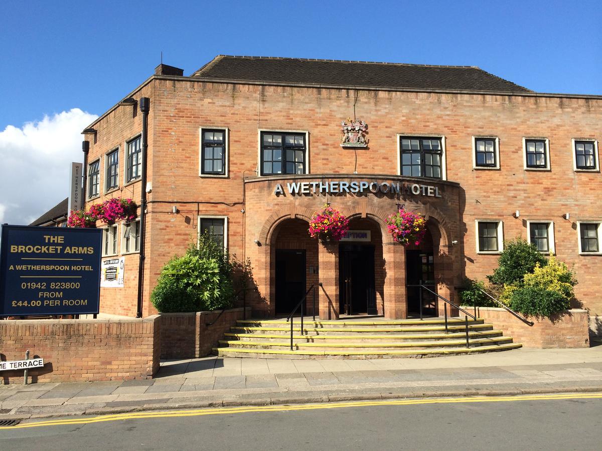 The Brocket Arms Wetherspoon Hotel Wigan Bagian luar foto